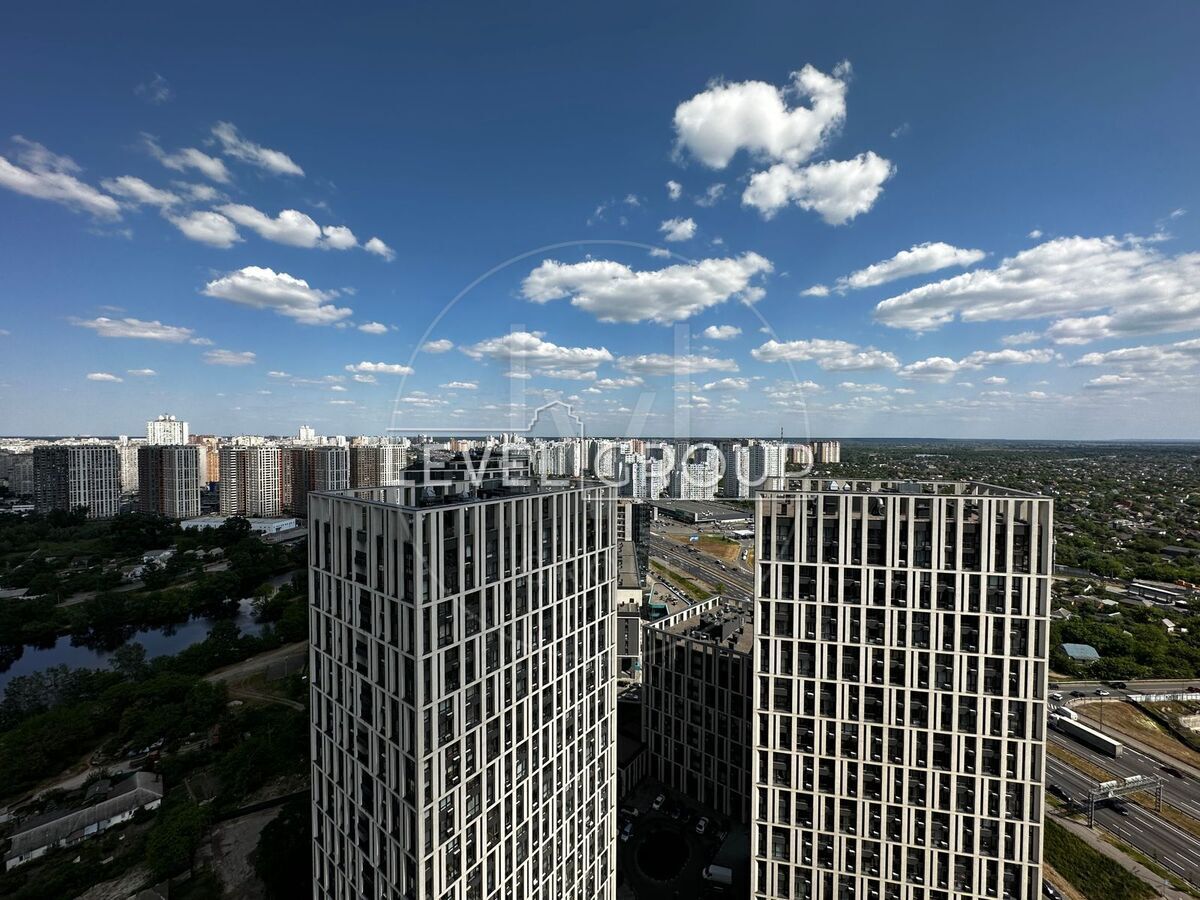 Зарічна вул., 4