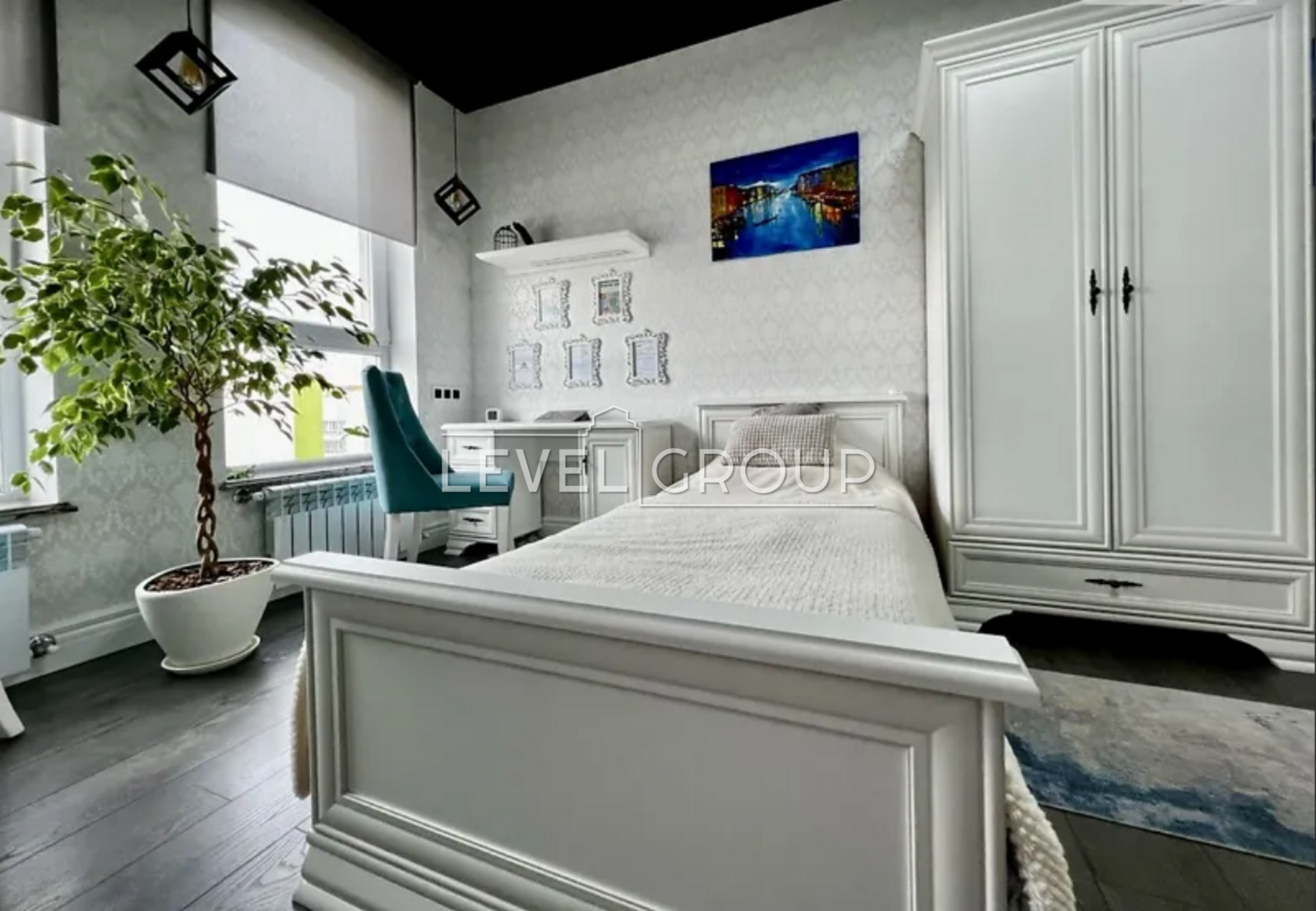 name_en