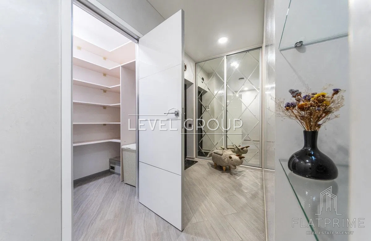 Andriy Abolmasov St. (Panelna), 4a