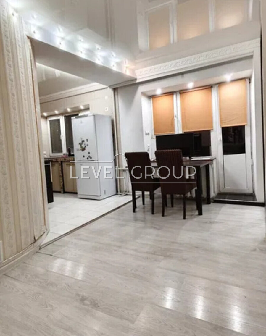 Голосіївський просп. (проспект 40-річчя Жовтня), 82