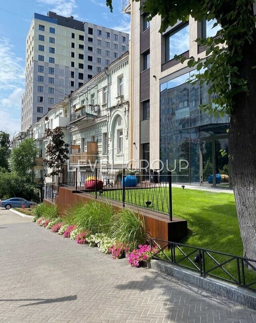 Володимирська вул., 82а