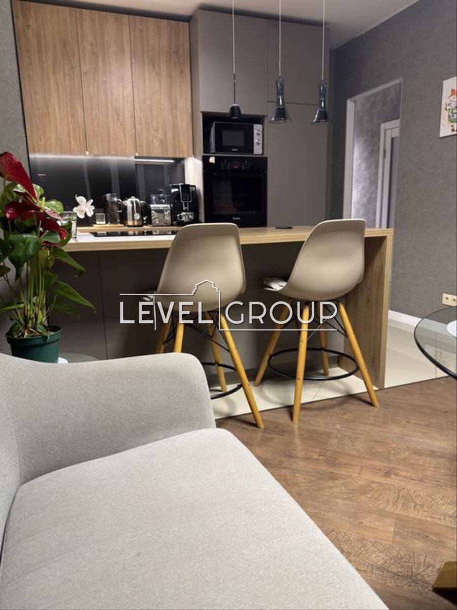 вул. Першотравнева, 24 в