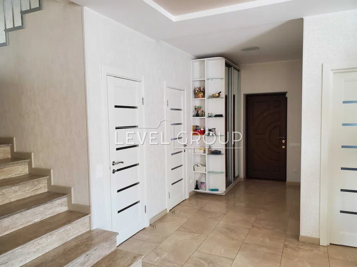 Revolutions Lane, 2m