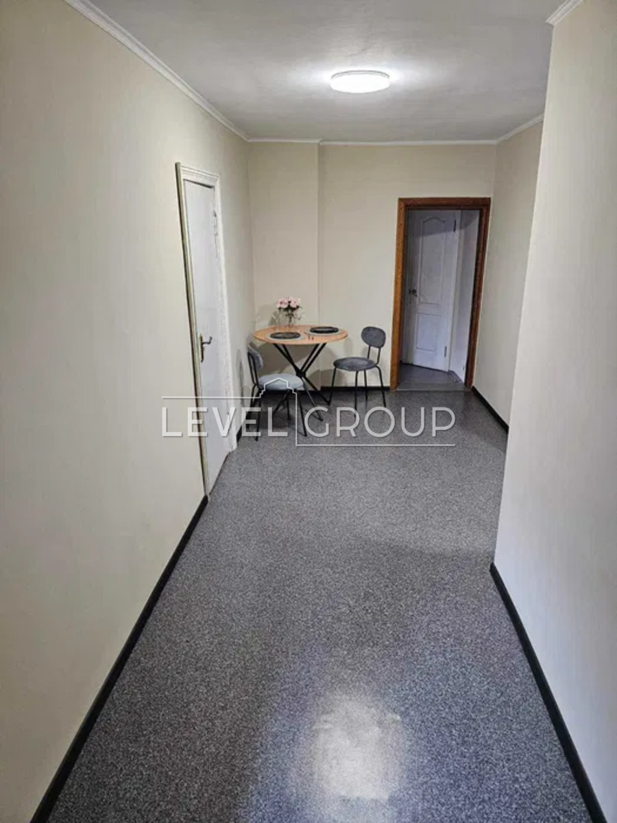 October 14th Avenue, 12/1