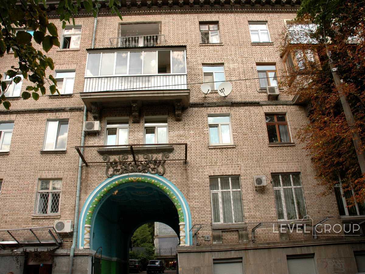 Observatornaya St., 13-15