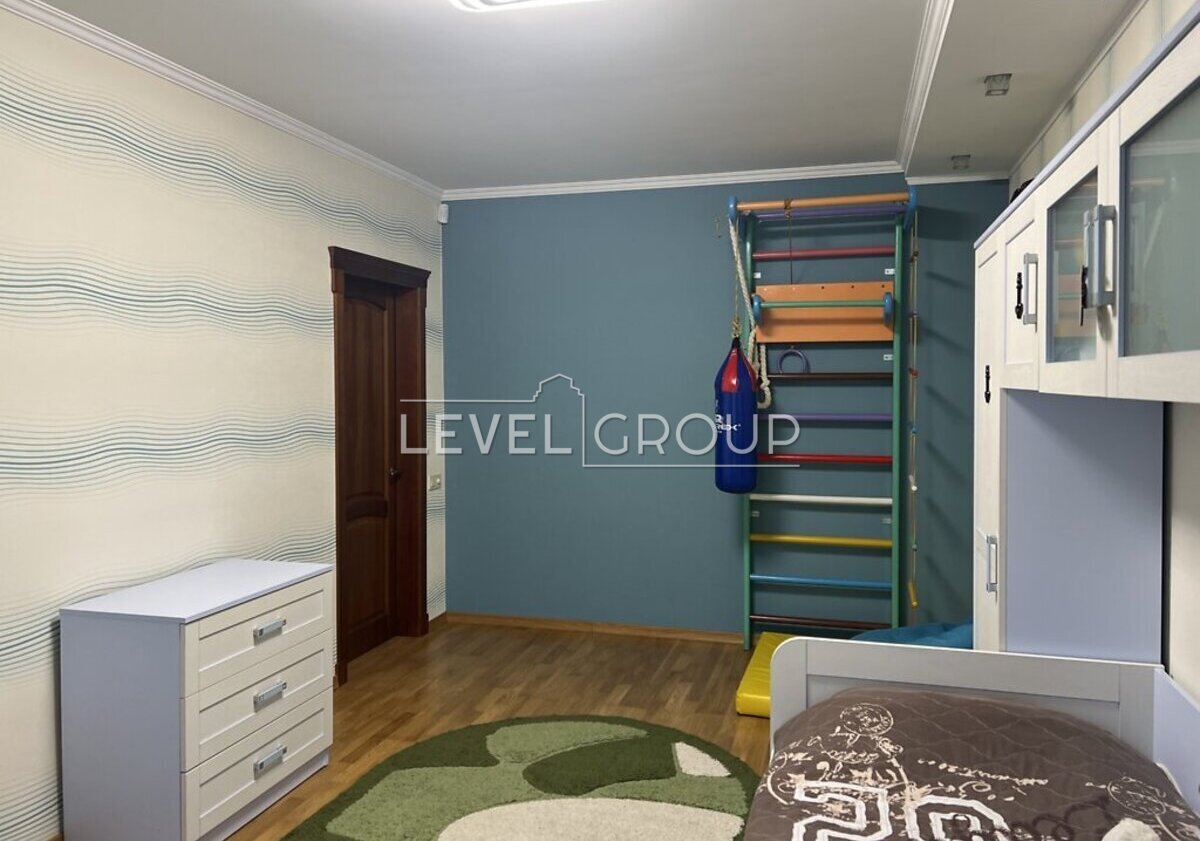 Святоюріївська, 22