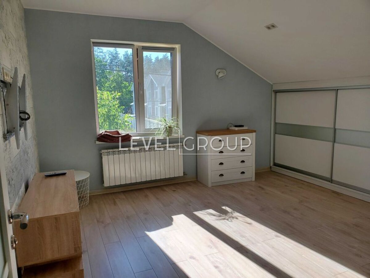 Revolutions Lane, 2m