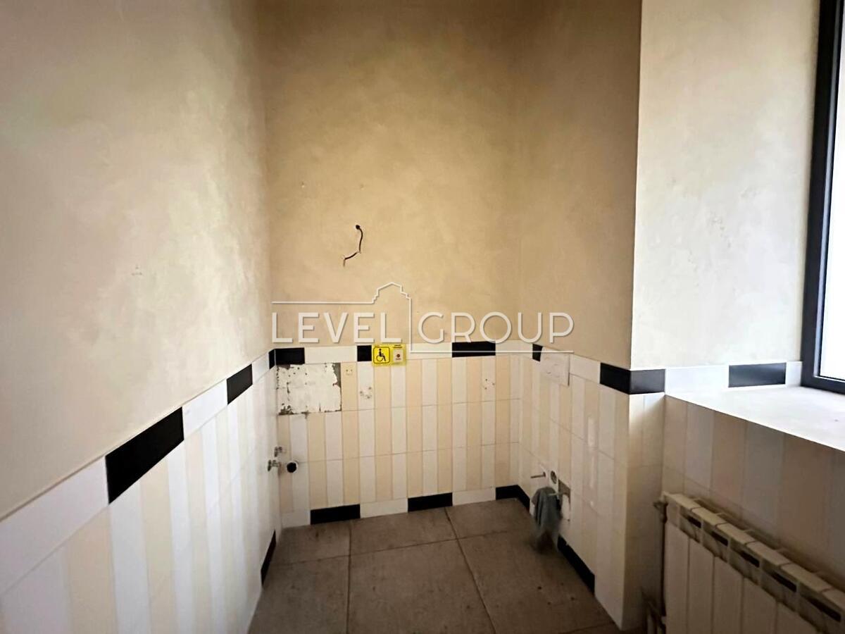 Петра Сагайдачного вул., 36