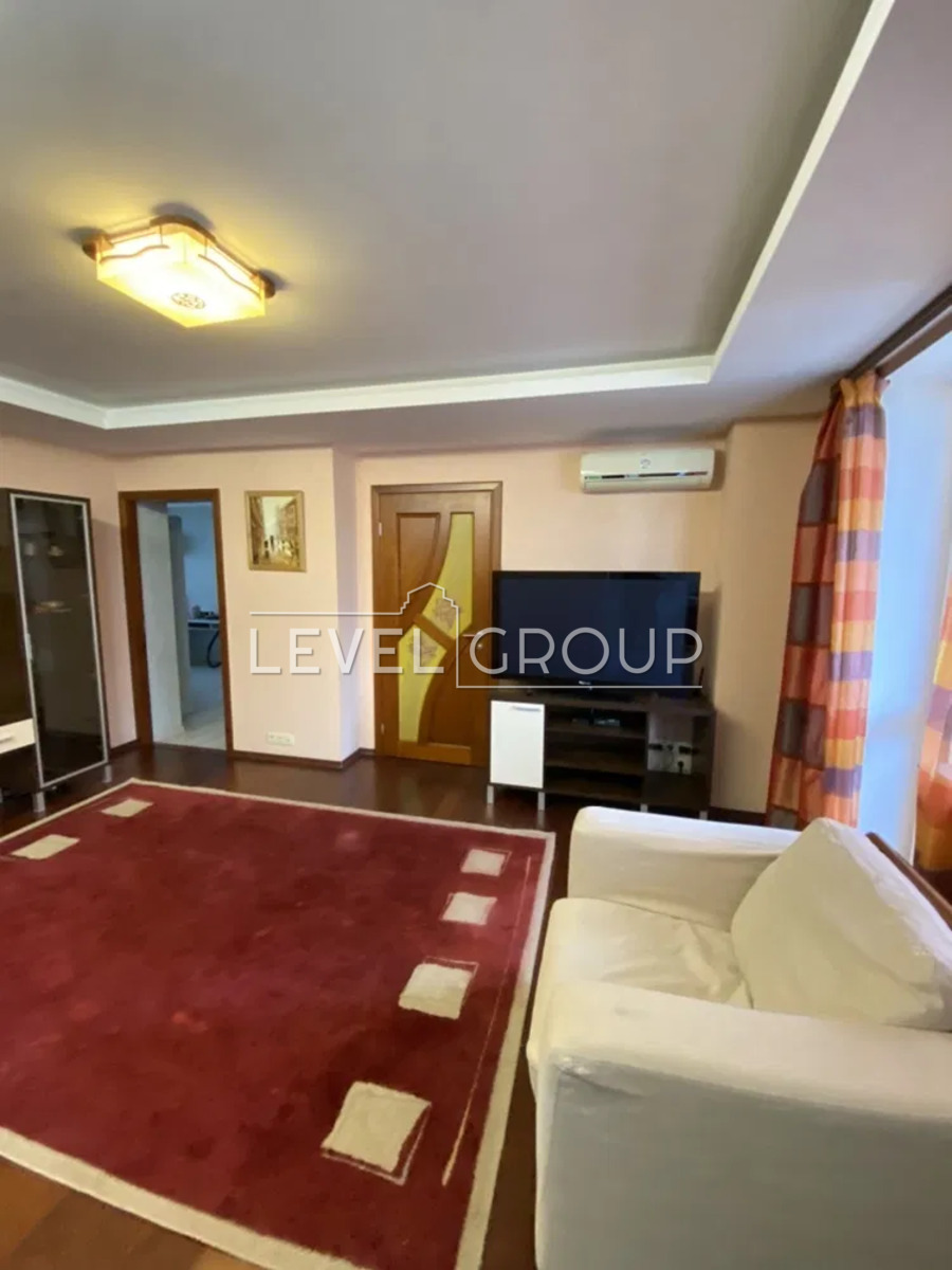 name_en