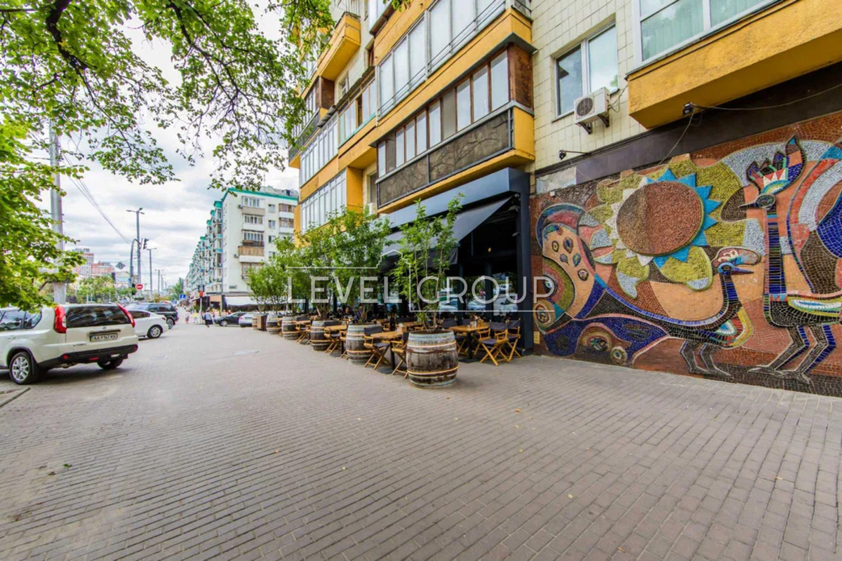 Велика Васильківська вул. (Червоноармійська), 112