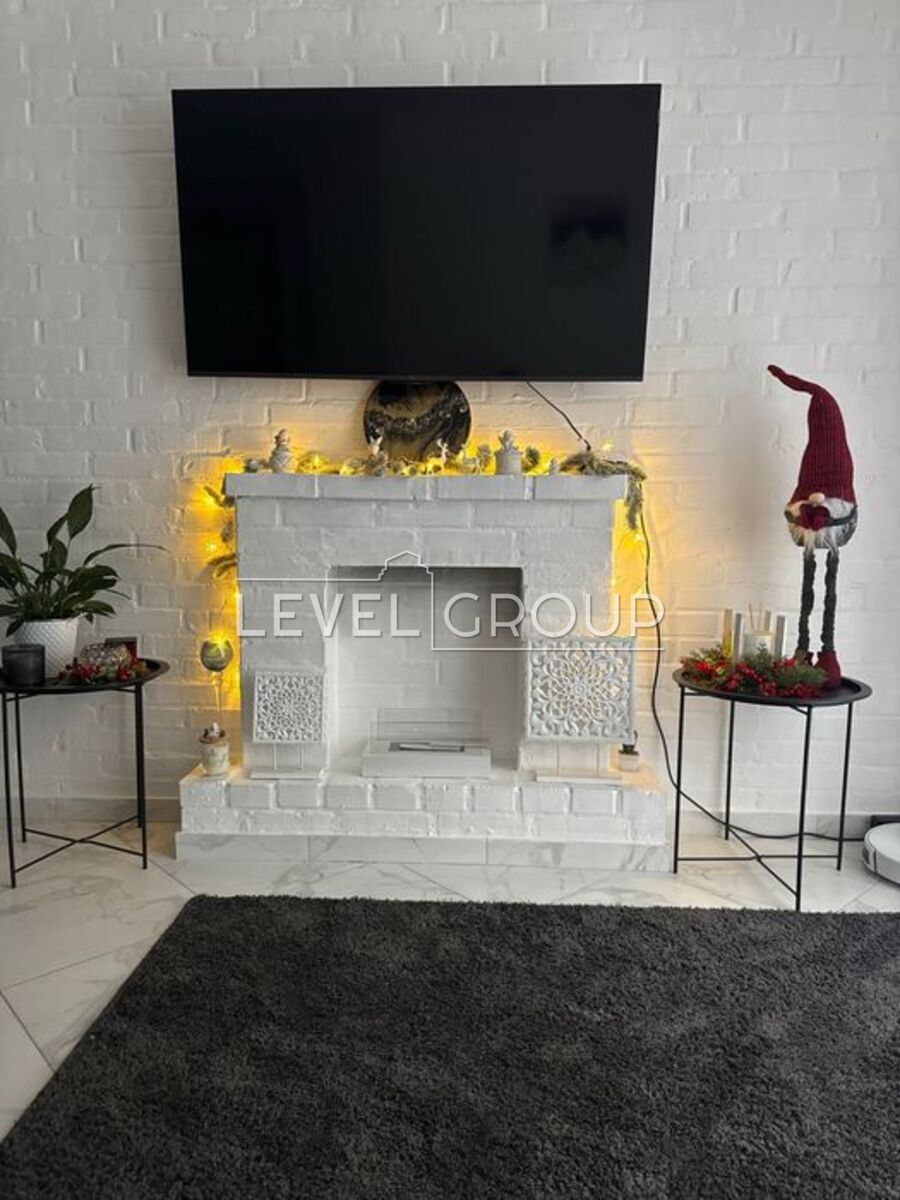 Грушевського, 12