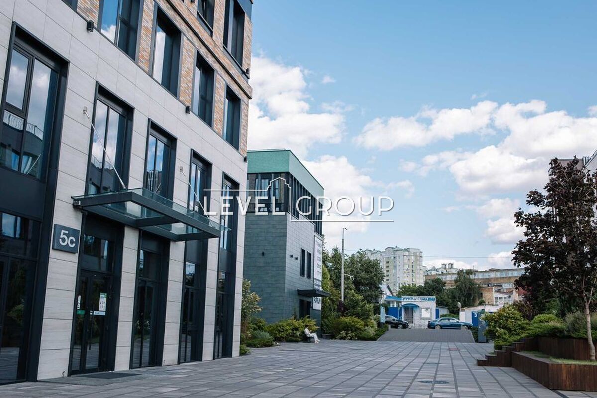 Academician Knyshova St. (Amurskaya), 6