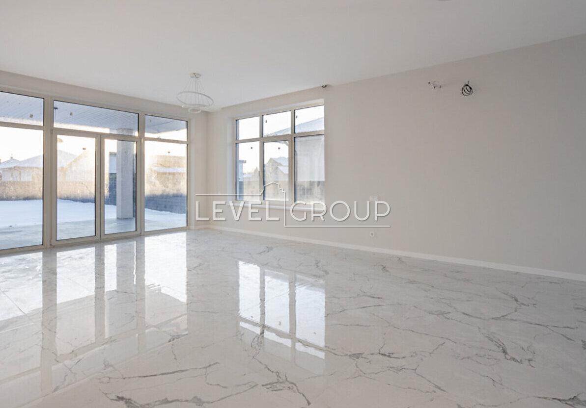 Prydniprovska St. (Zoryana St.)