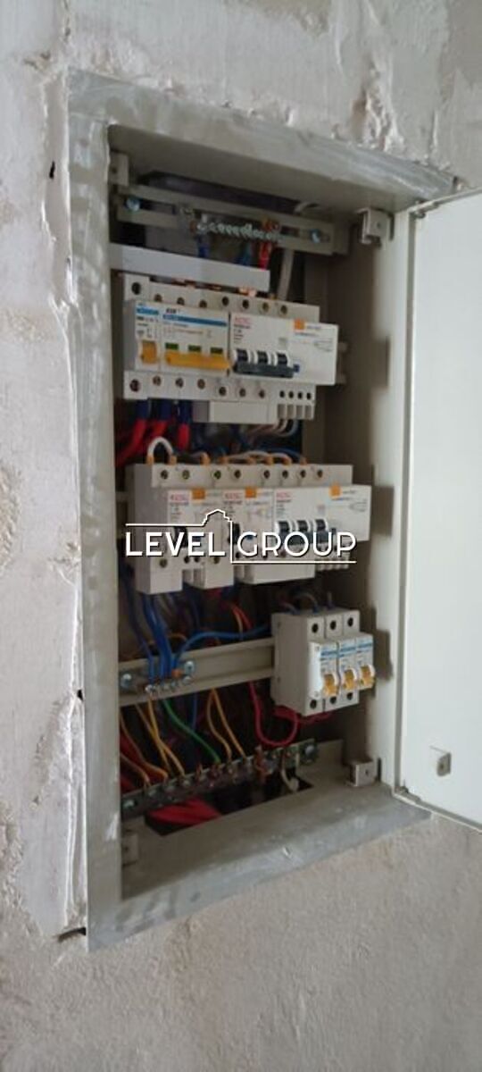 name_en
