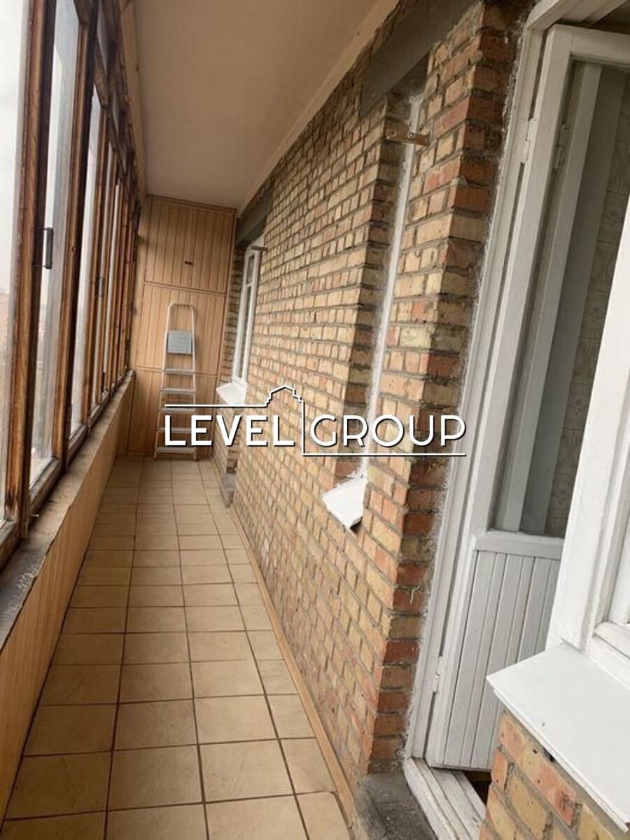 name_en