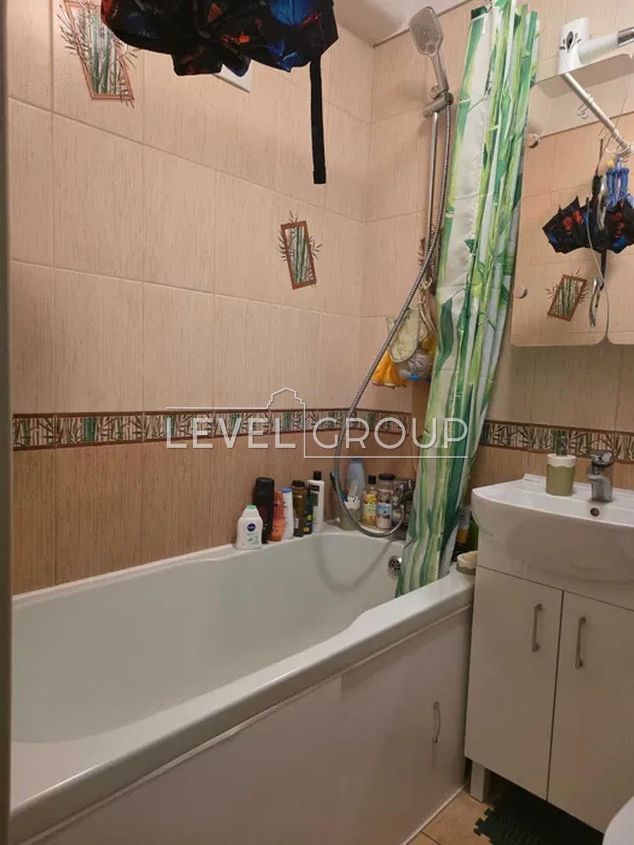 Европейського Союзу просп. (Правди), 80б
