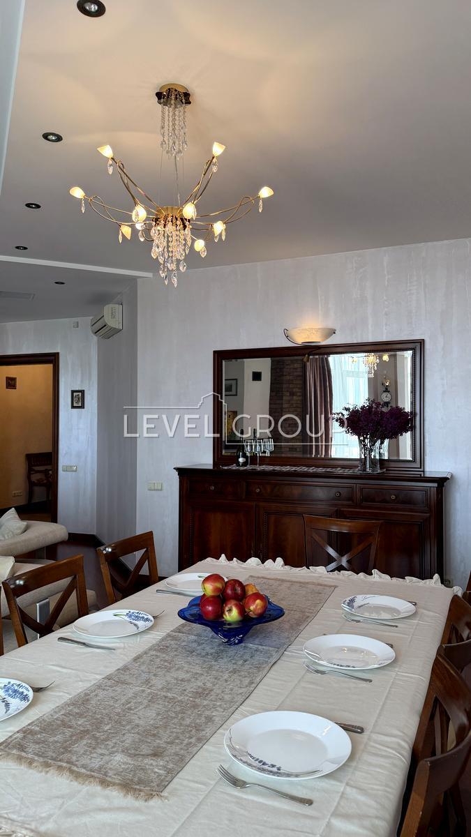 Бульварно-Кудрявська вул. (Воровського), 36