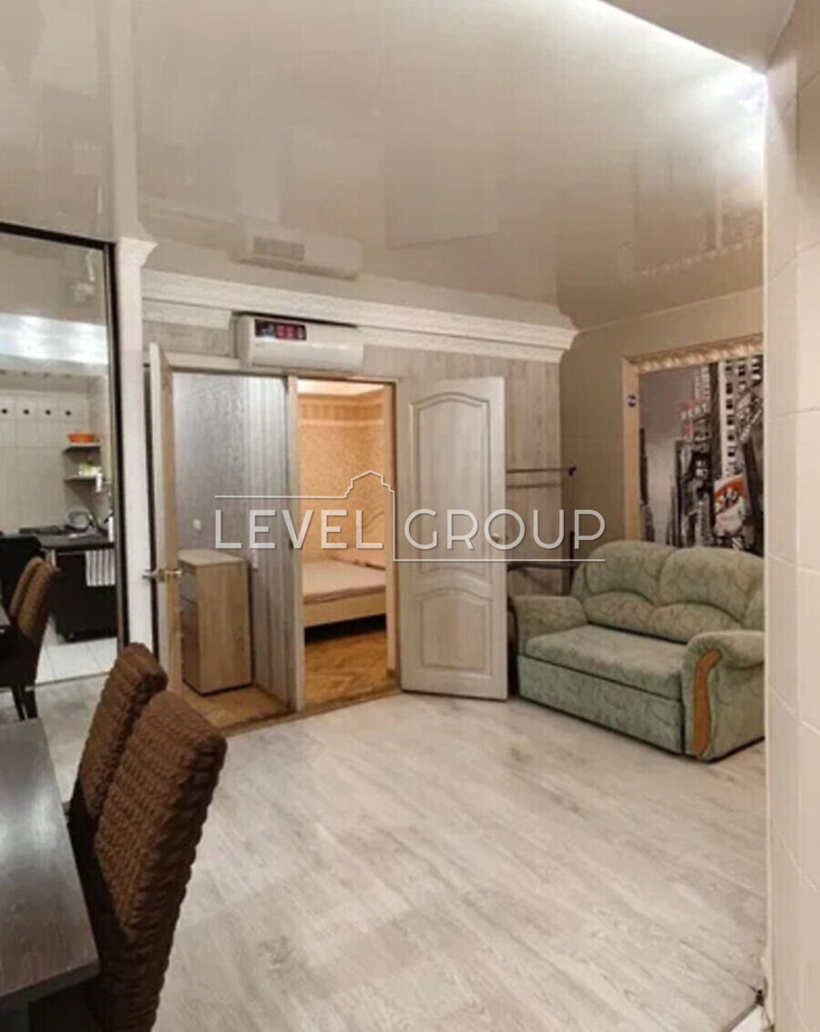 Голосіївський просп. (проспект 40-річчя Жовтня), 82