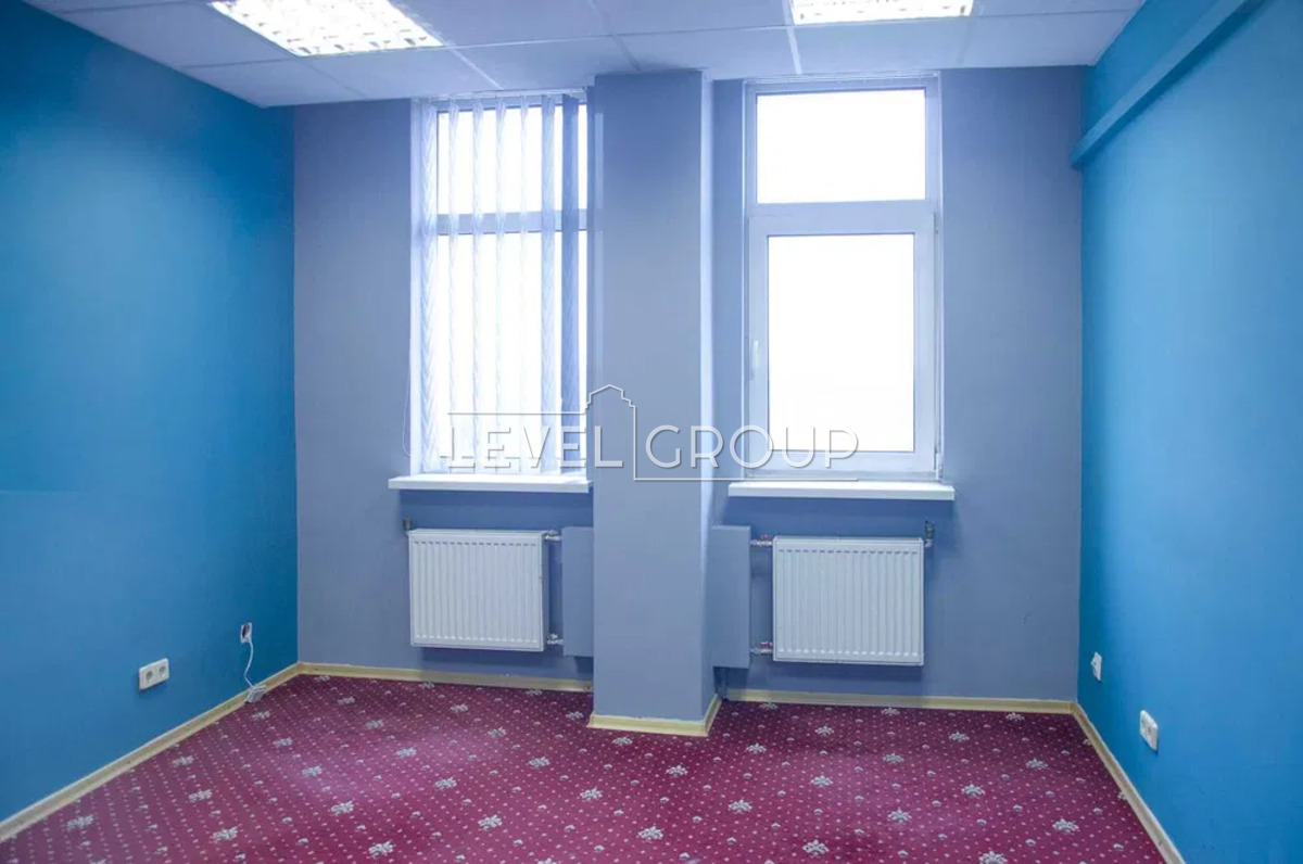 Героїв Космосу вул., 4