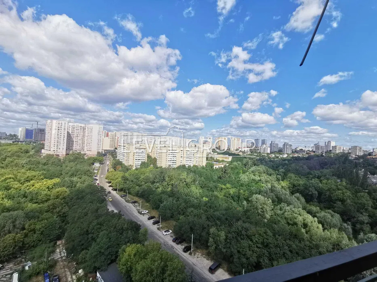 Кадетський Гай вул., 8