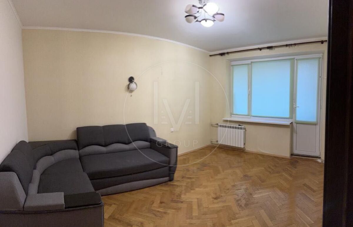 Дарницький бульв., 3