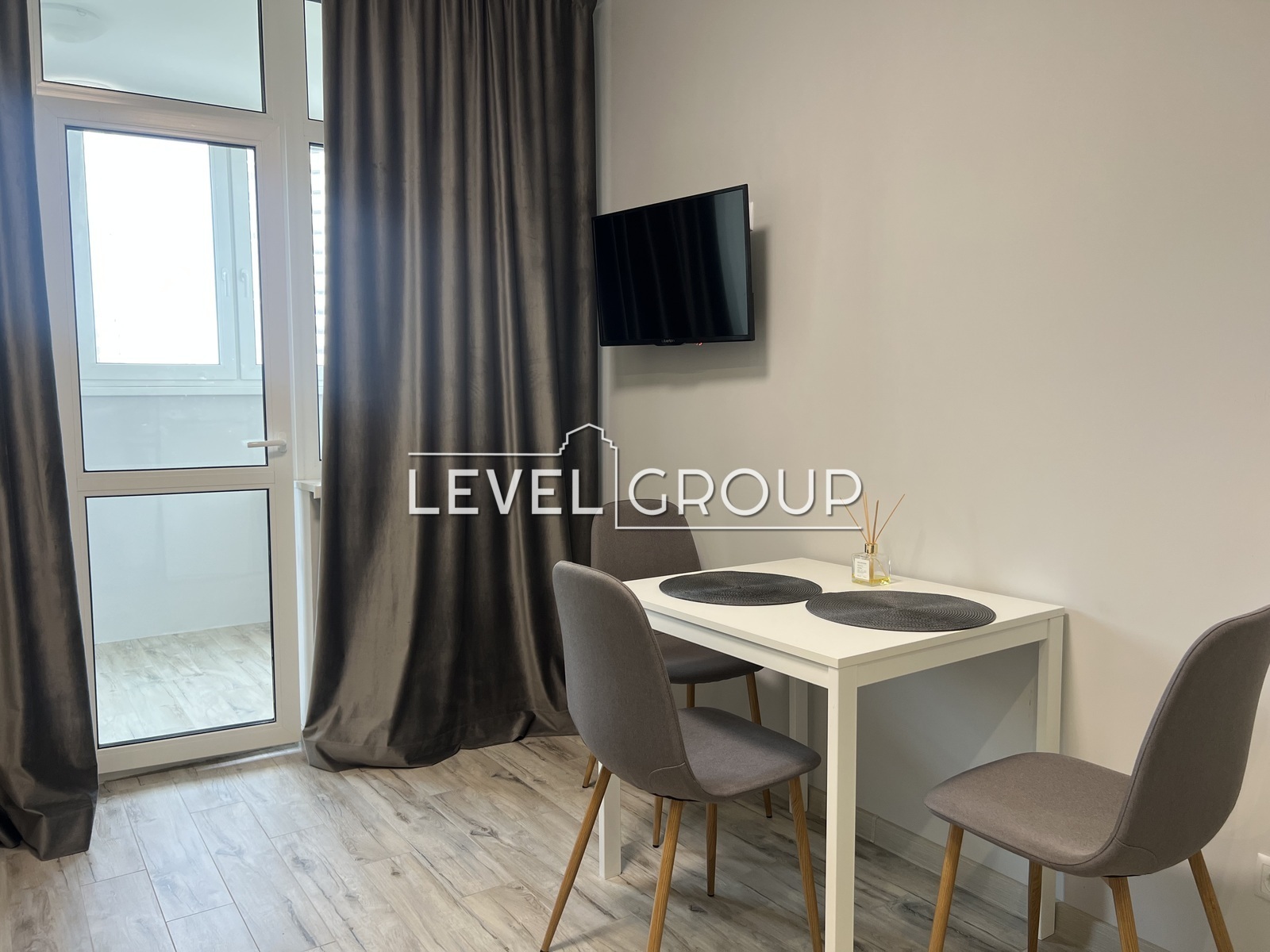 Микільсько-Слобідська вул., 10