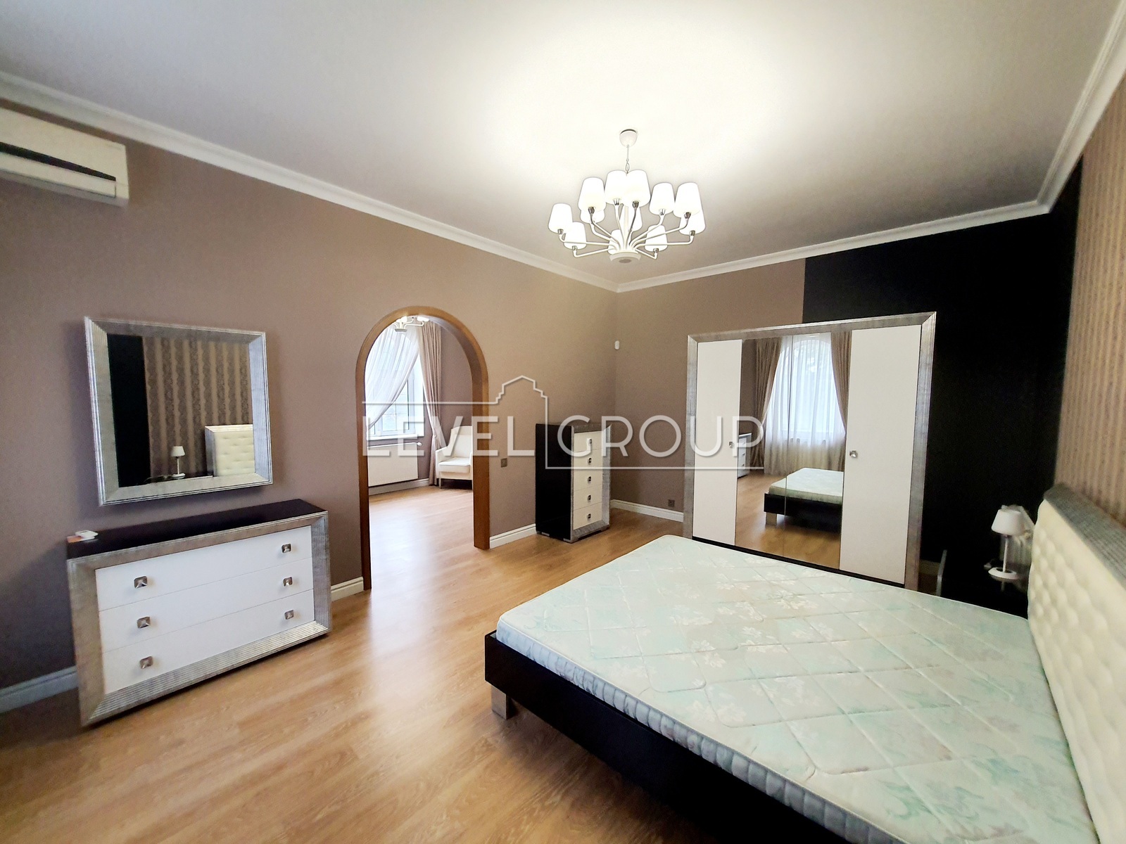 Соловяненка, 125