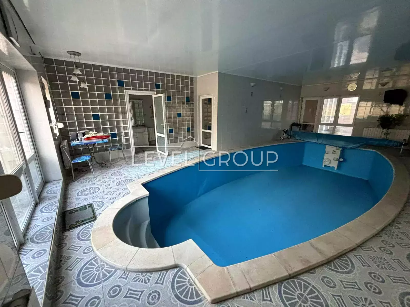 Мистецька вул., 7