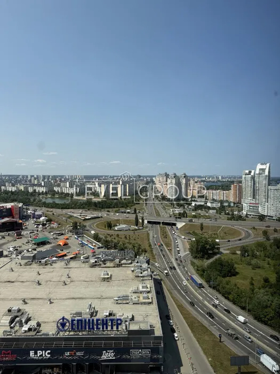 Stepana Bandera Ave. (Moskovskiy), 30
