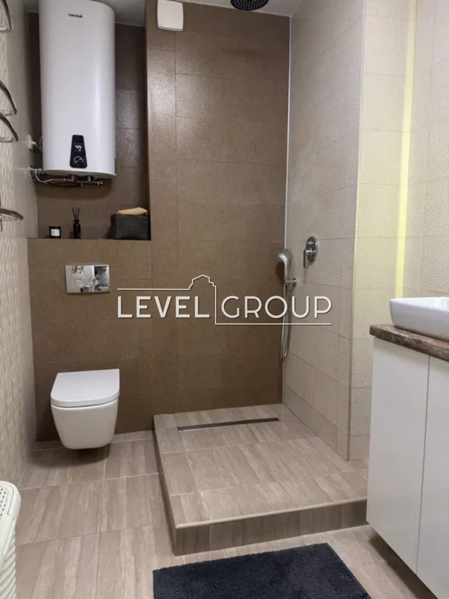 вул. Першотравнева, 24 в