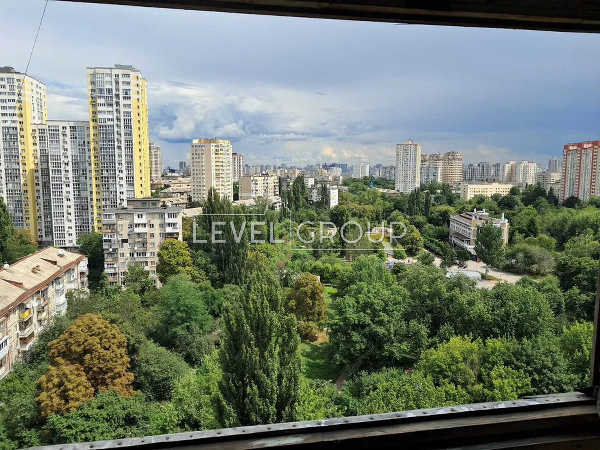 Миколи Василенка вул., 13