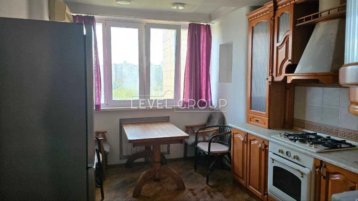 Архітектора Вербицького вул., 8