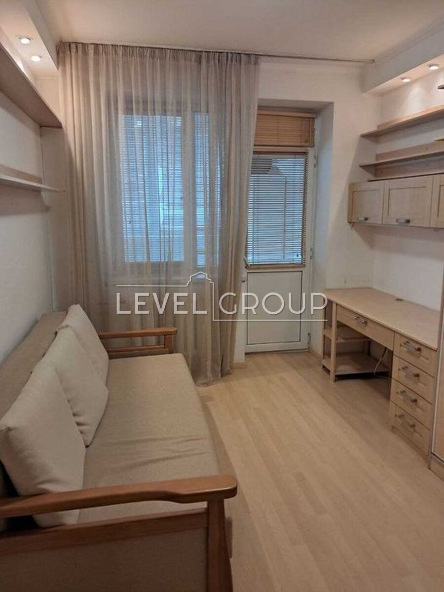 Bazhana Ave., 12