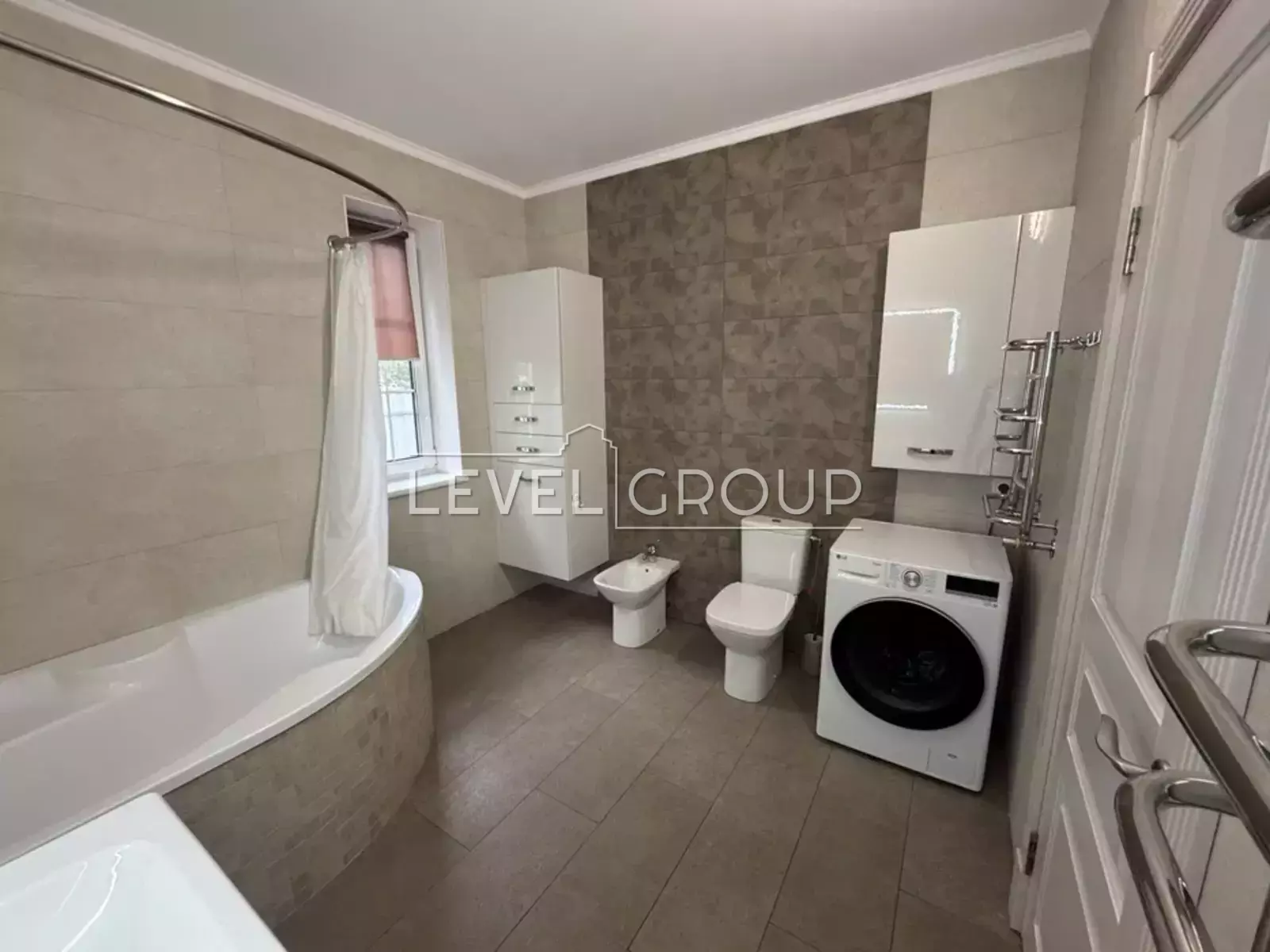 B. Khmelnytskyi St., 30