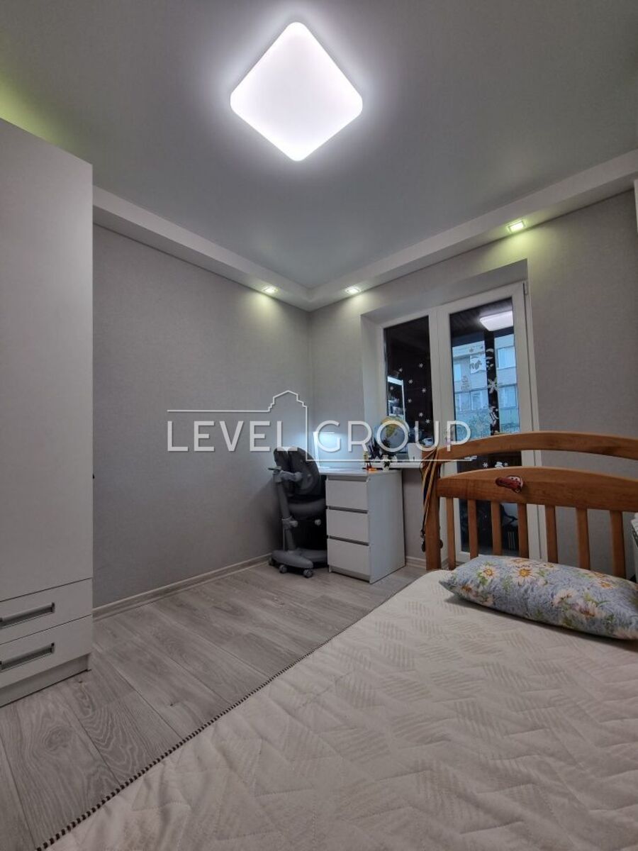 Ореста Левицького вул. (Академіка Курчатова), 8б