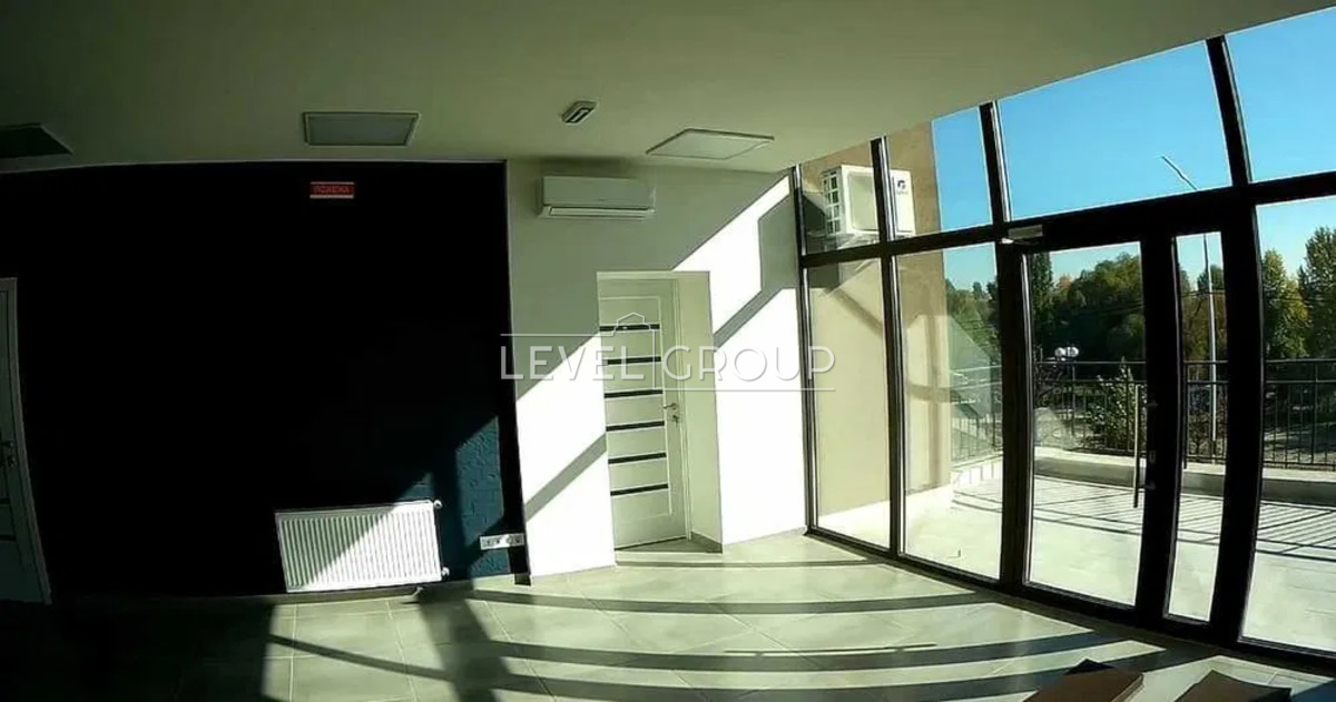 Прирічна вул.