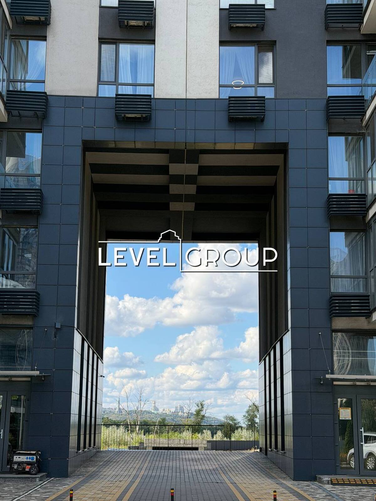 Зарічна вул., 9