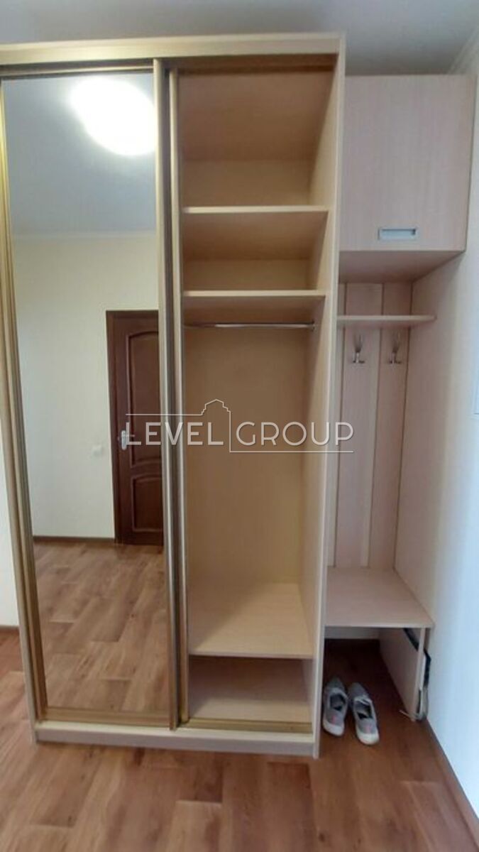 Воскресенська вул., 14е