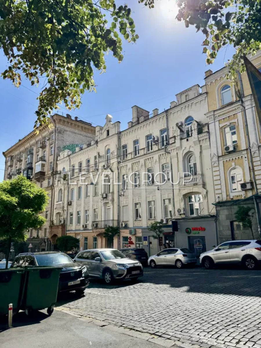 Прорізна вул., 11