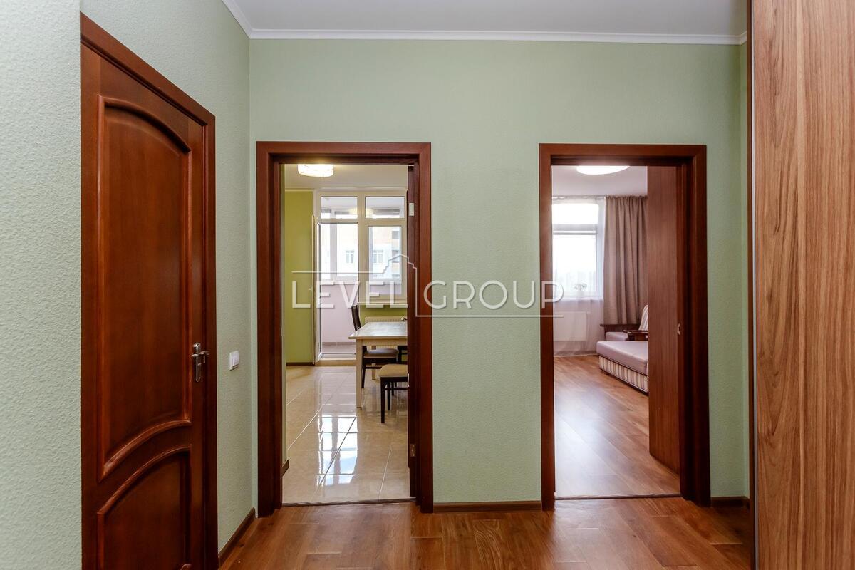 Воскресенська вул., 14д