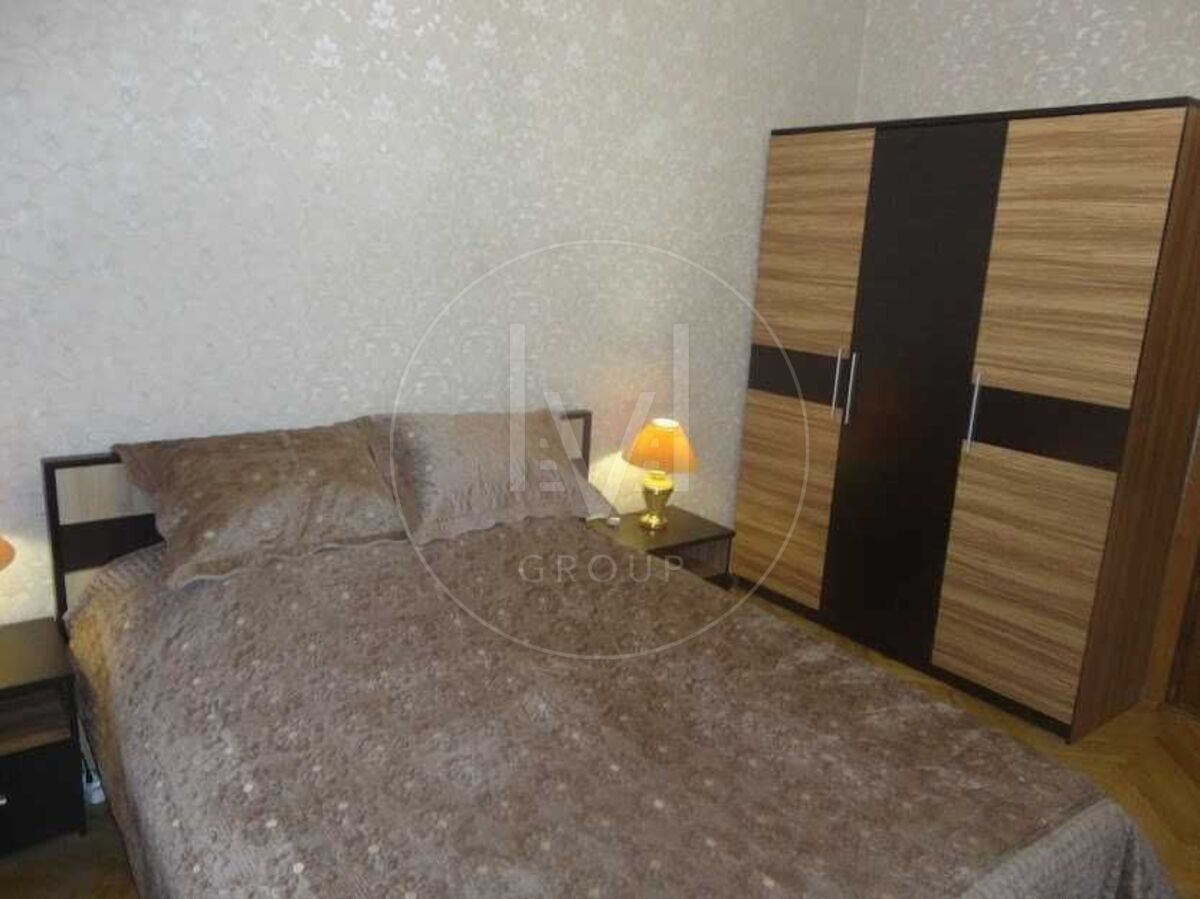 Підгірна вул., 12