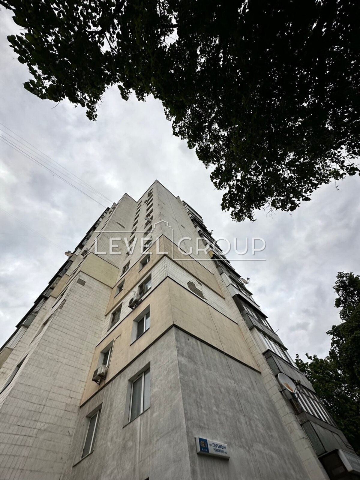 Beresteyskyi Ave. (Poles), 62/1