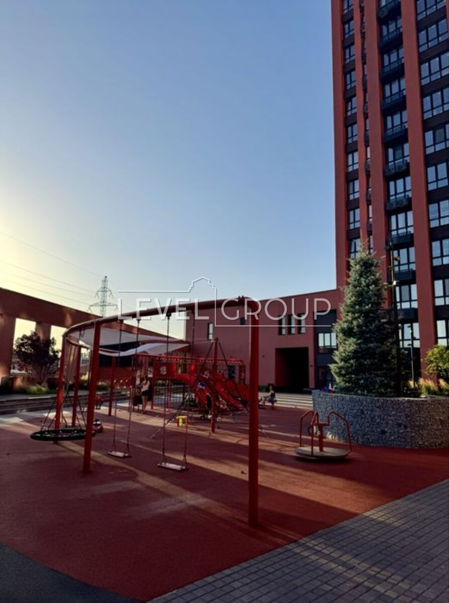 Набережно-Рибальська дорога, 27