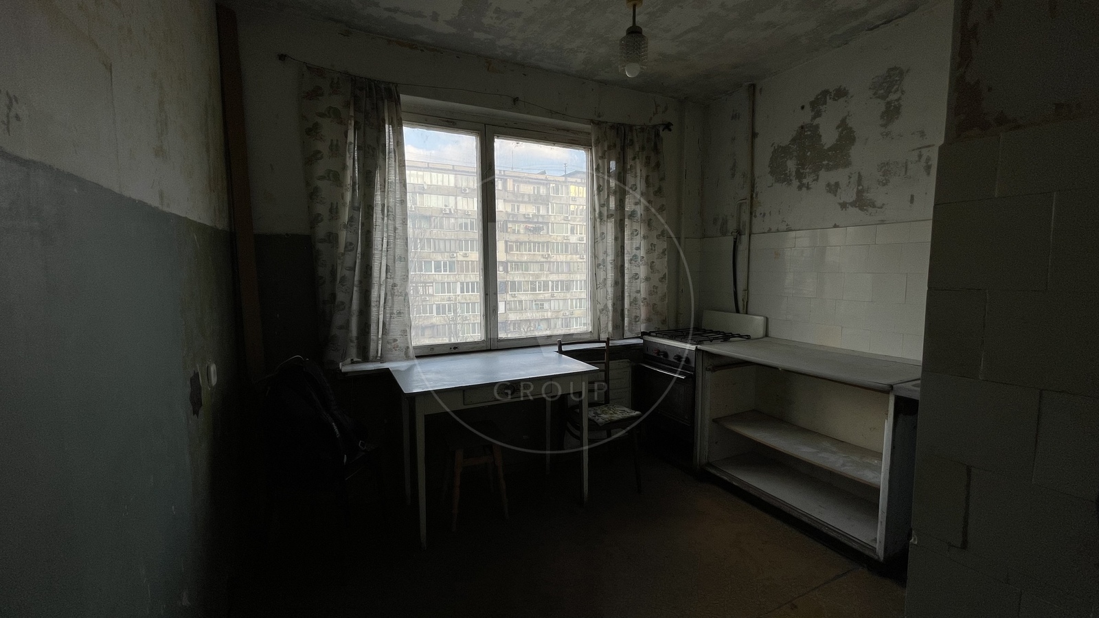 Дніпровська набережна, 11