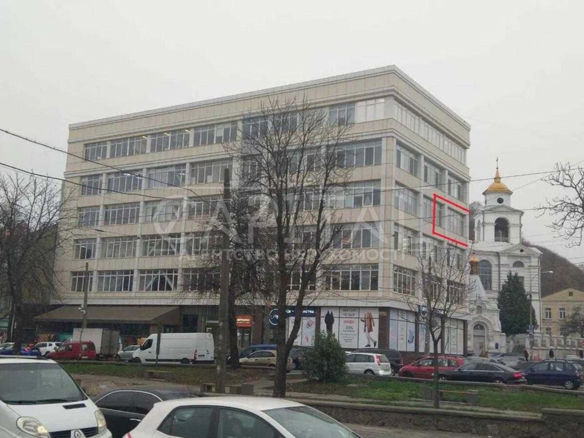 Verkhniy Val St., 2