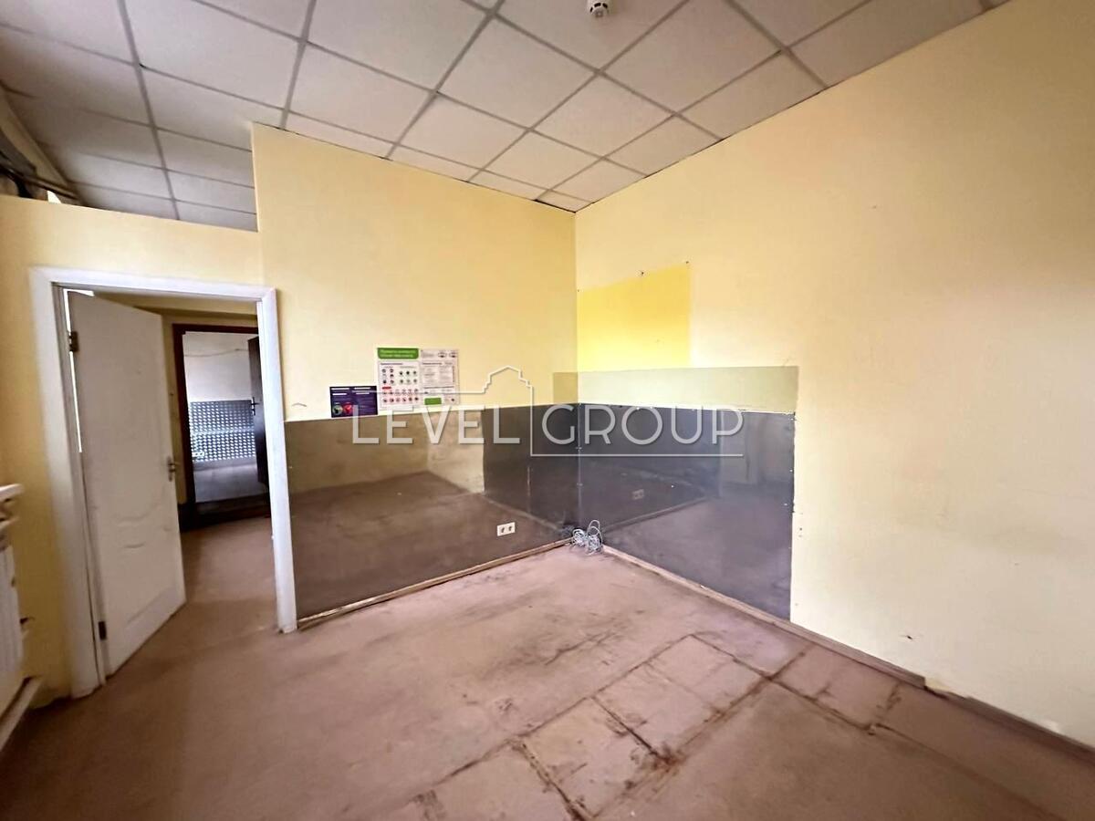 Петра Сагайдачного вул., 36