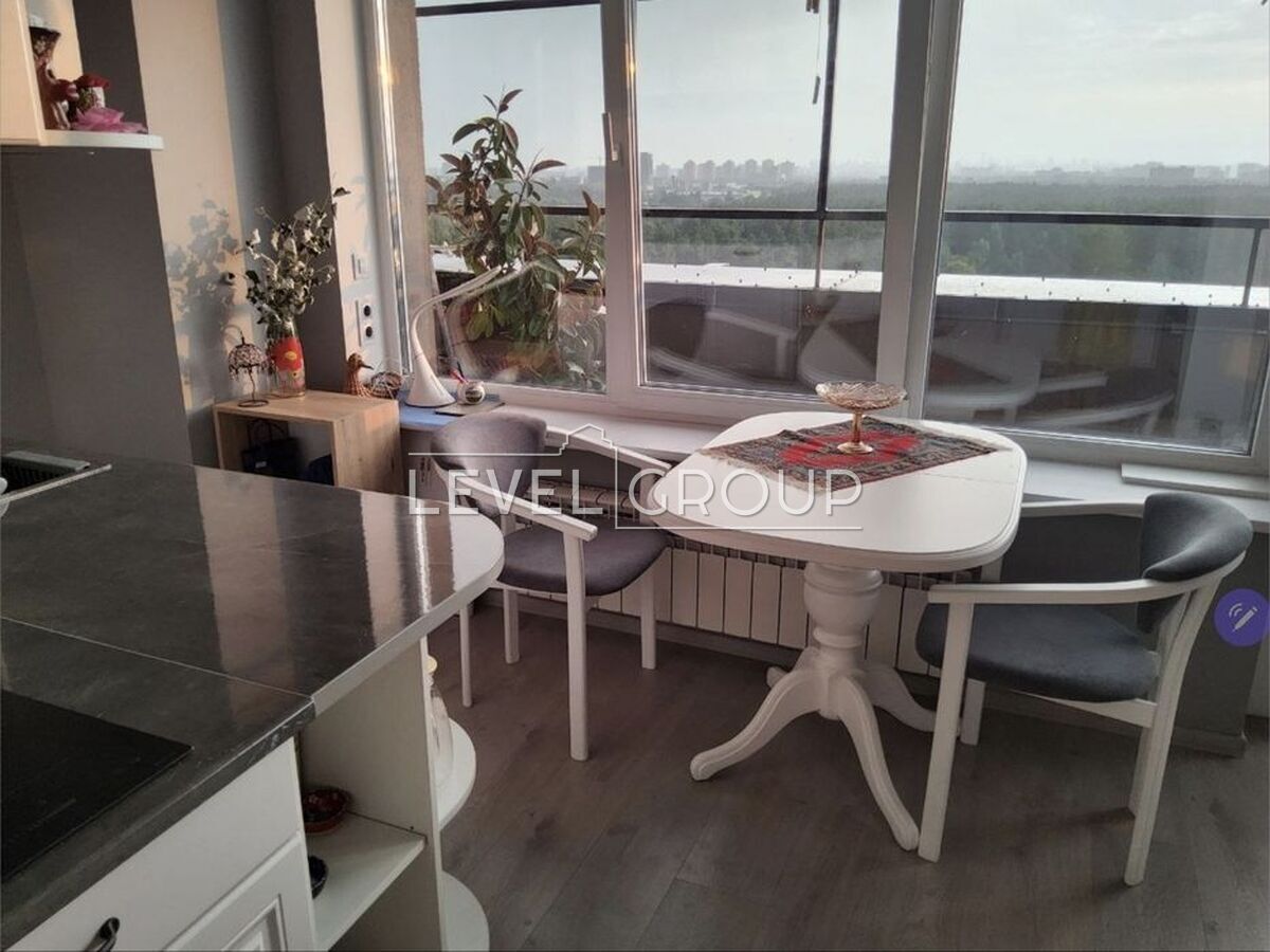 Радистів вул., 34е