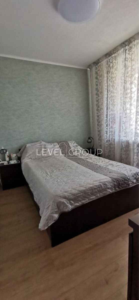 name_en