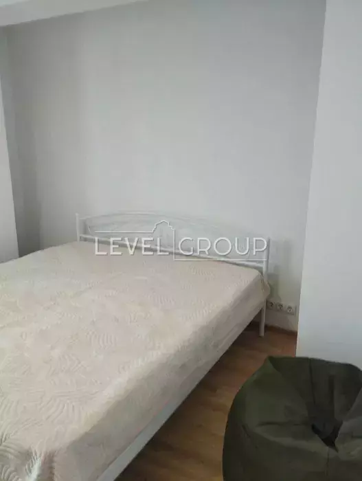 name_en