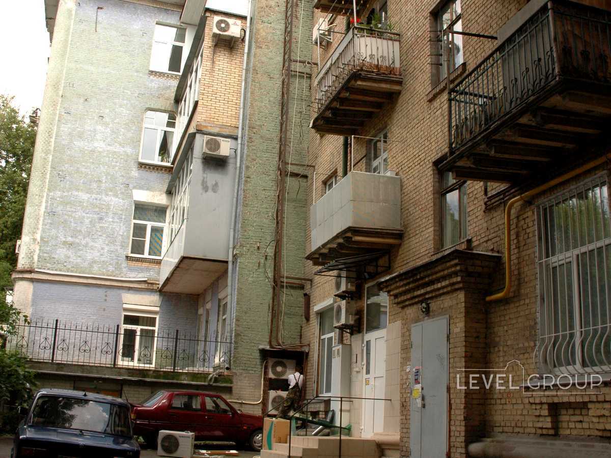 Observatornaya St., 13-15